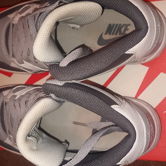 Nike - Picture 3 of 6